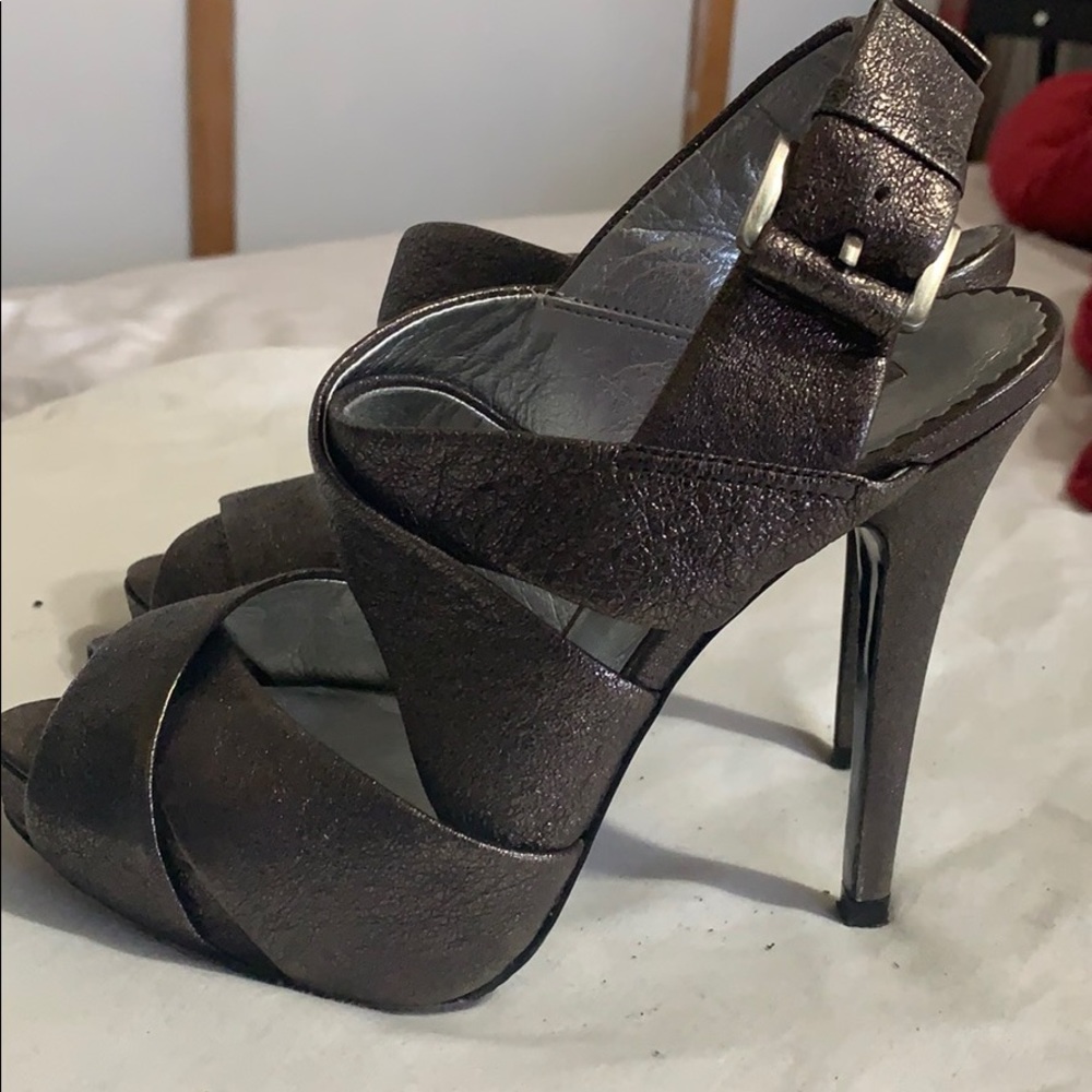 Heel - Picture 2 of 2